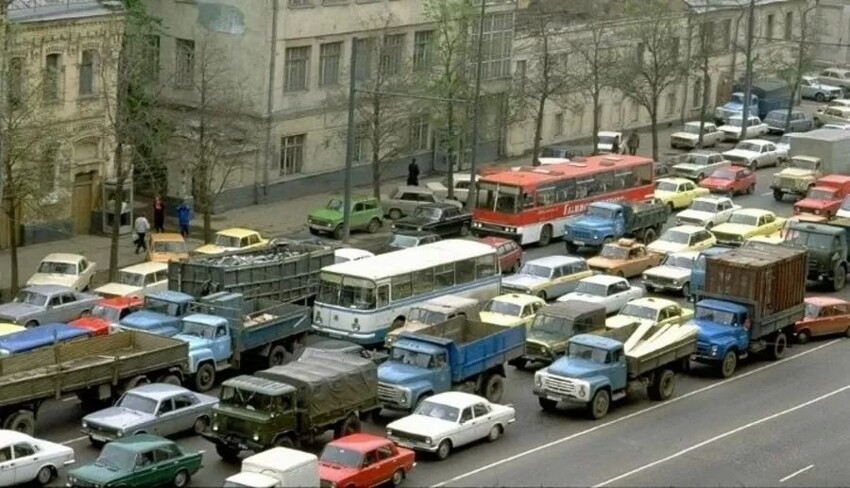 Теплые «ламповые» фотографии с автомобилями прошлого