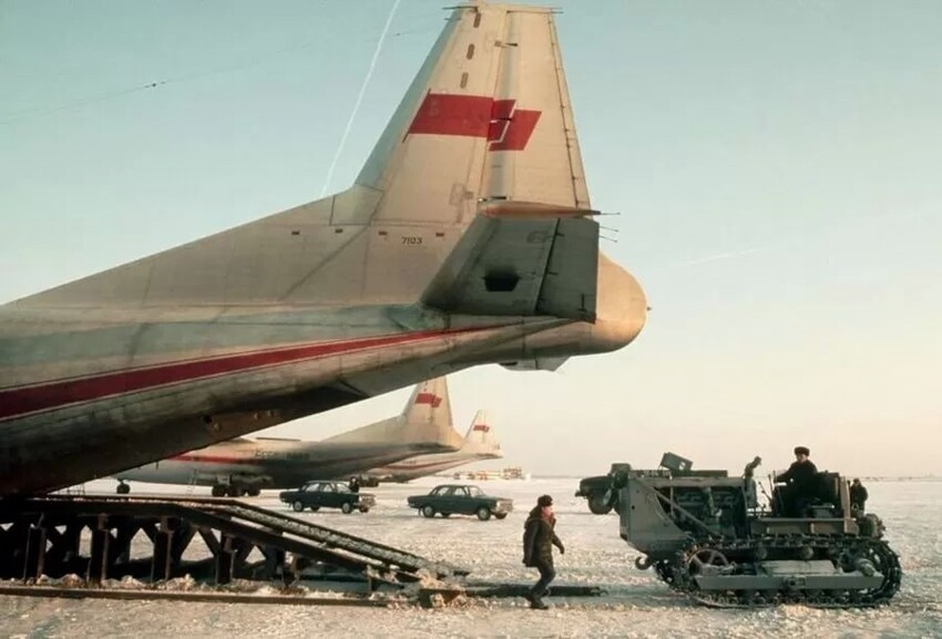 Теплые «ламповые» фотографии с автомобилями прошлого