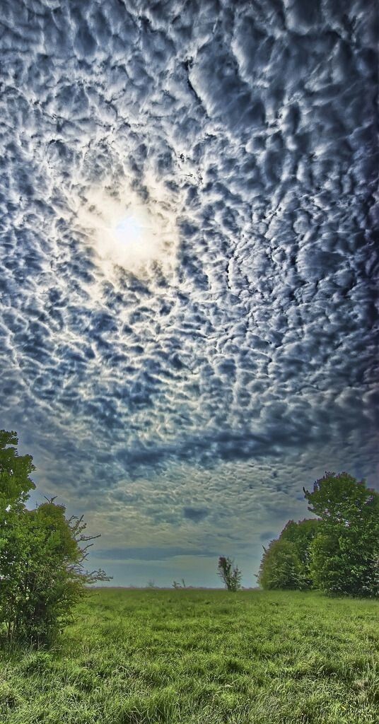 30 удивительных фото, которые покажут вам редкие облачные явления