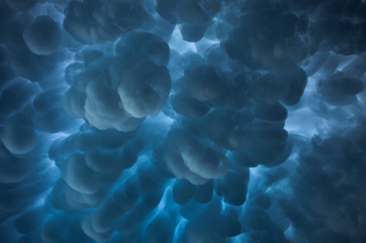 Вымеобразные облака — облака, основание которых имеет специфическую ячеистую или сумчатую форму