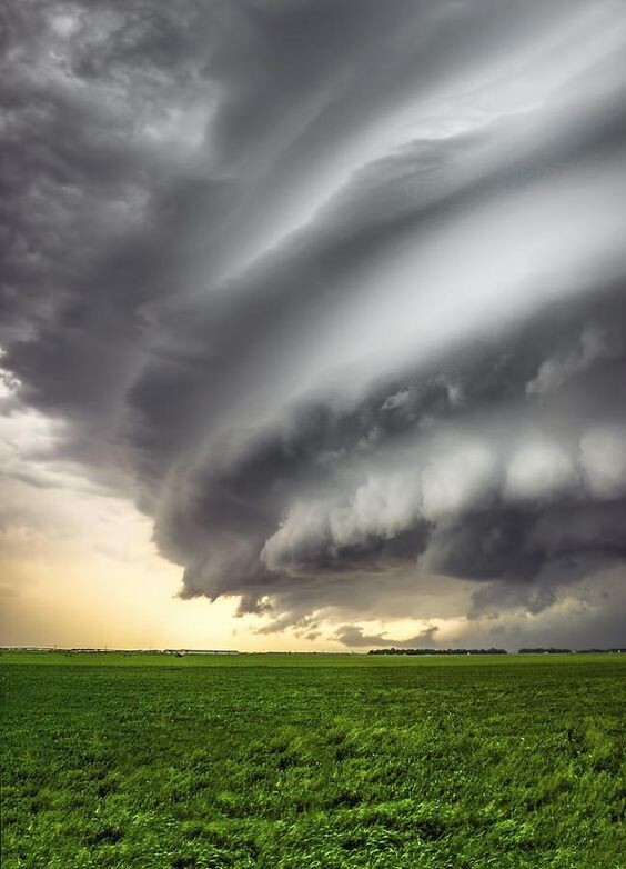 30 удивительных фото, которые покажут вам редкие облачные явления
