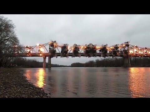 В США взорвали 150 метровый мост 
