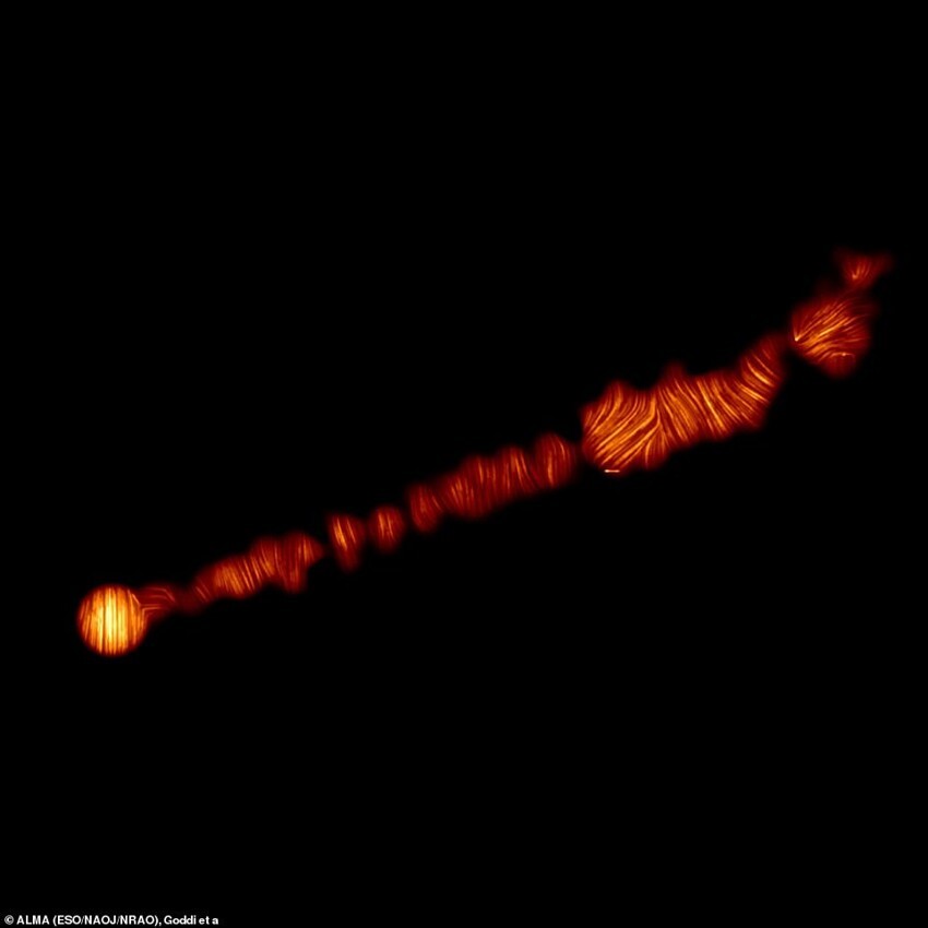 Астрономы поделились первым снимком черной дыры в поляризованном свете