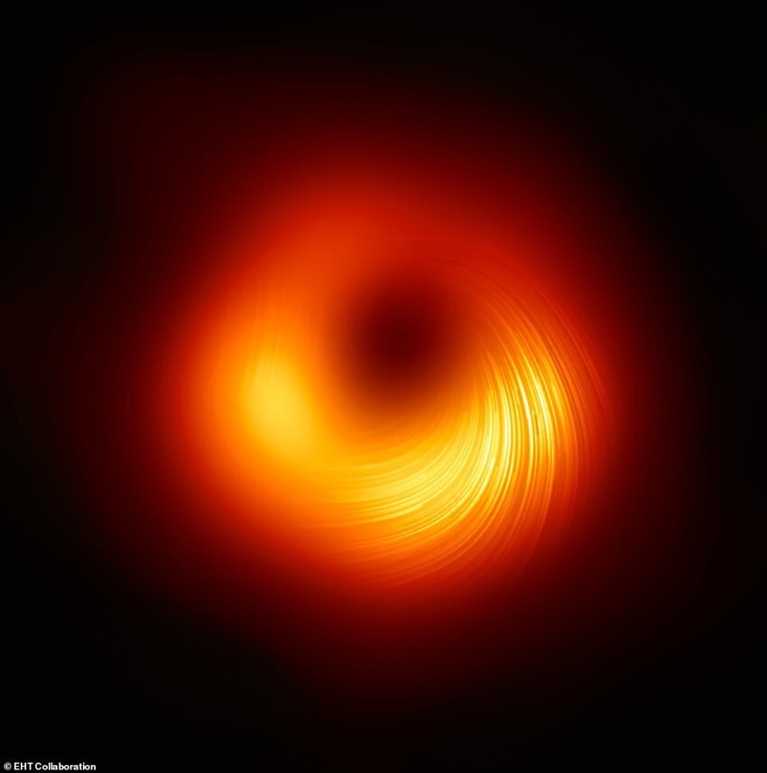 Астрономы поделились первым снимком черной дыры в поляризованном свете
