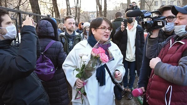 Политик напомнила, что в 2022 году в Москве пройдут следующие муниципальные выборы, и хотя она не сможет в них участвовать, сделает все, чтобы независимая команда получила большинство в районных советах.