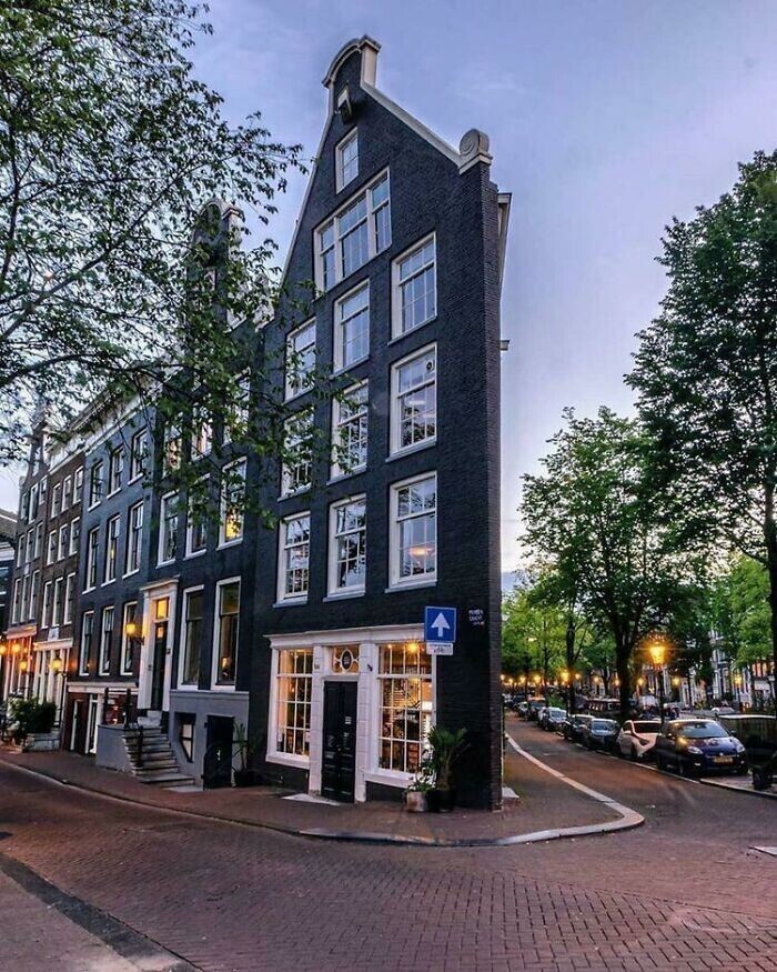 32. Очень узкий угловой дом, Амстердам, Нидерланды