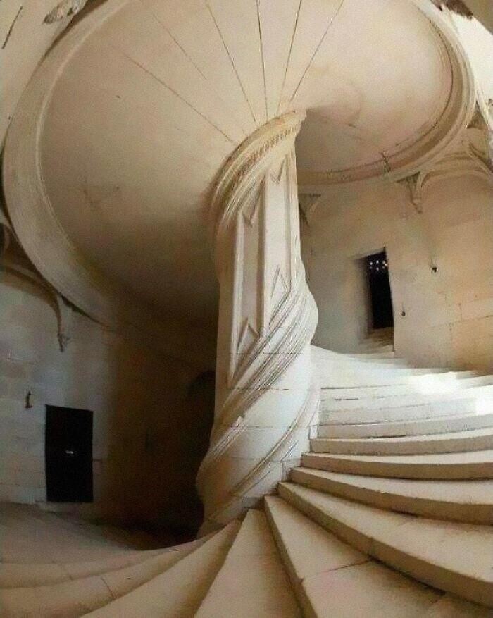 5. Винтовая лестница, спроектированная Леонардо да Винчи в 1516 году