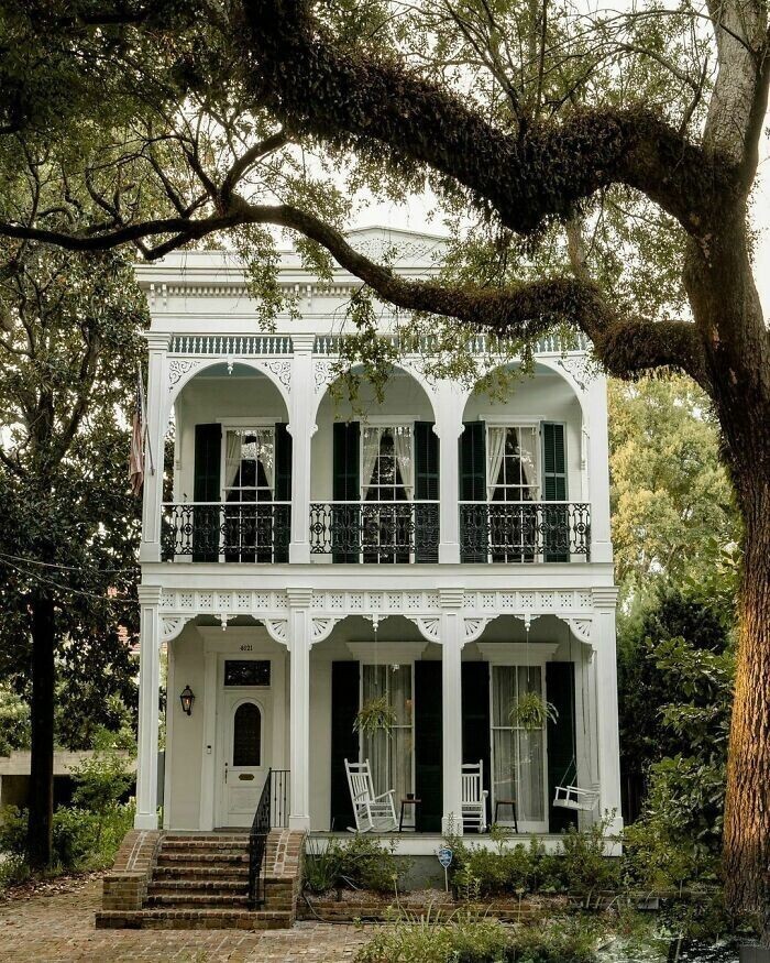 43. Дом с двойной галереей XIX века в Новом Орлеане, штат Луизиана