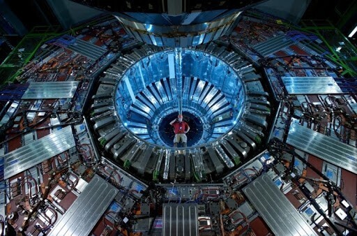 Ученые CERN обнаружили аномалию, прямо указывающую на существование  новых неизведанных об