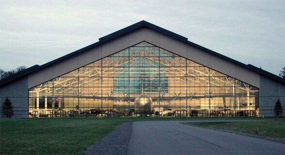 Шикарный Музей Авиации Evergreen Aviation & Space Museum в Орегоне.