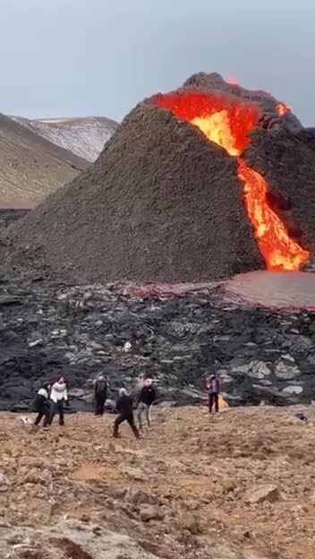 Исландия, волейбол у самого жерла Фаградальсфьядля 