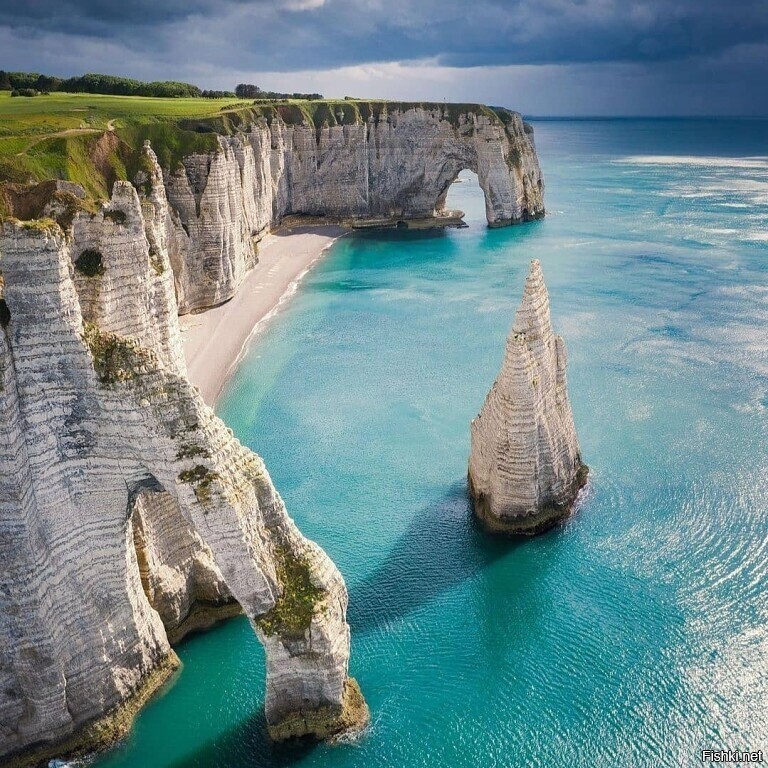 Этрета (Étretat) — одно из самых живописных мест на Алебастровом берегу (Côte...