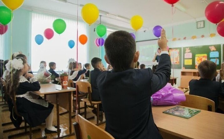 "Выгнать сразу!": в Башкирии собираются уволить педагога, поставившего двойку на лбу ученицы