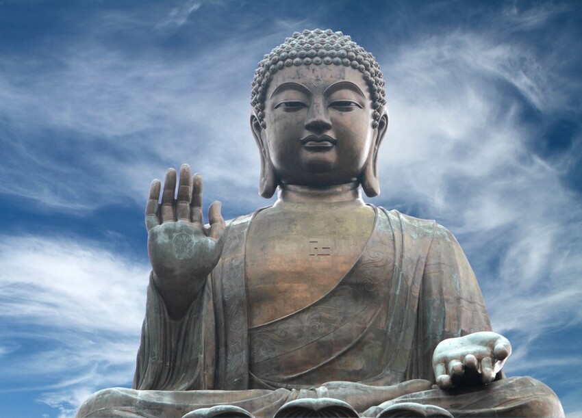 Версии, объясняющие, почему у Будды большие удлиненные мочки ушей