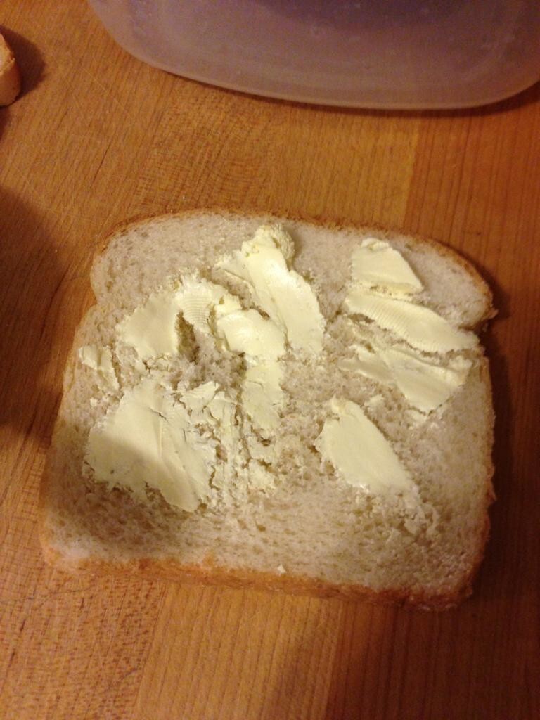 Очень мягкий хлеб, но очень замороженное масло