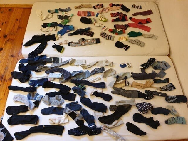 В нашем доме более ста носков без пары, как это происходит?