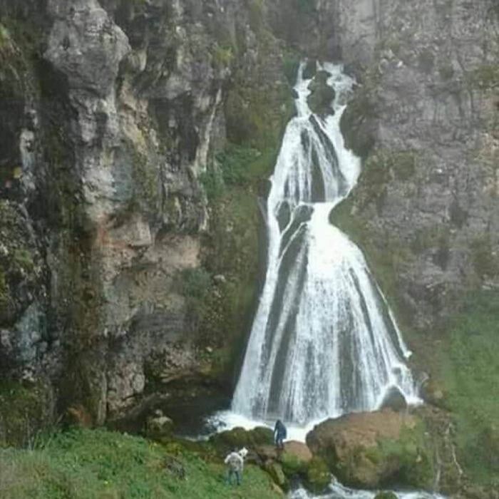 Водопад, похожий на силуэт невесты