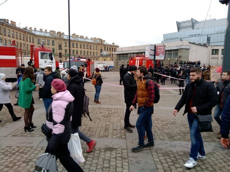Раны от теракта в метро остались в сердцах навечно — губернатор Петербурга