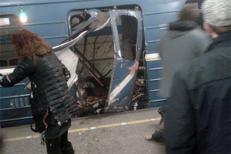 Раны от теракта в метро остались в сердцах навечно — губернатор Петербурга