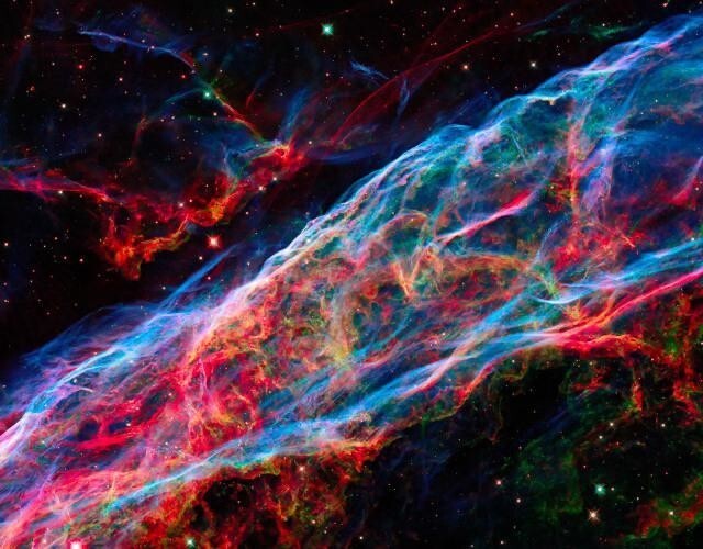 Снимок туманности Вуаль, сделанный космическим телескопом "Хаббл"