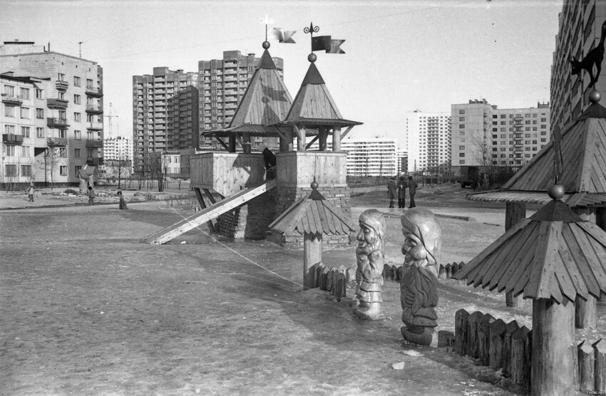 Детская площадка на улице Руднева (Ленинград)