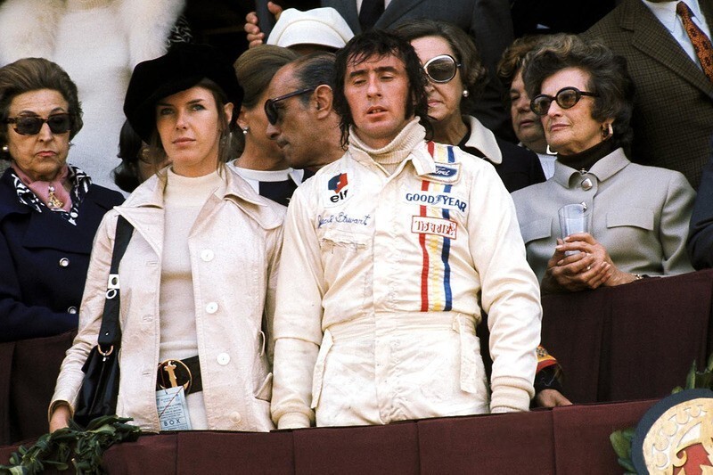 18 апреля 1971 года. Формула 1. Джеки Стюарт с женой Хелен на подиуме после победы на Гран-при Испании.