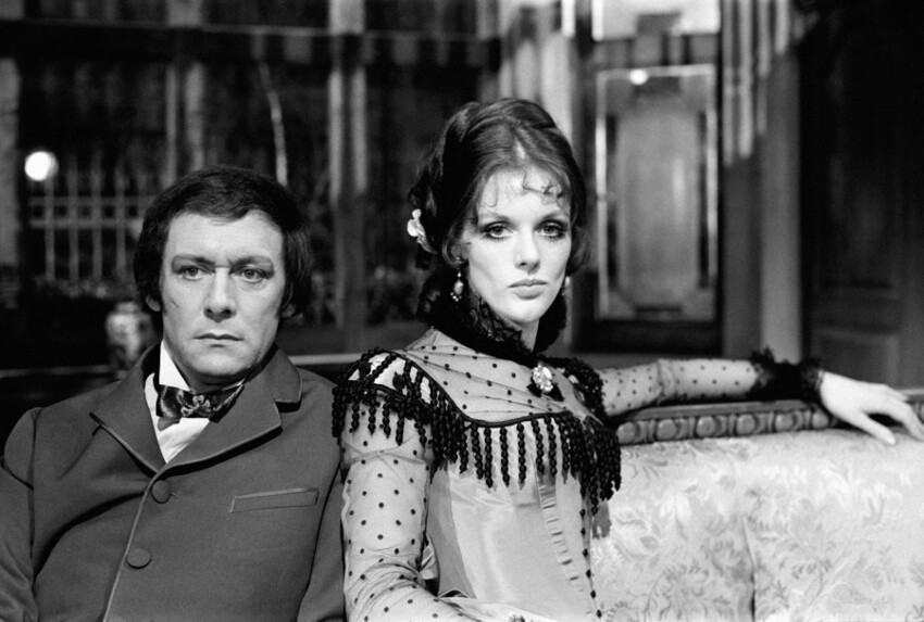 10 апреля 1971 года. Франция_Морис Роне и Анни Дюпре во время съемок телефильма «Ослепительный час» (L’heure éblouissante). Фото Bertrand Laforet.