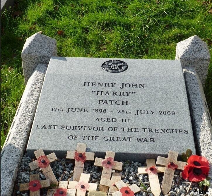 Могила британского солдата Гарри Пэтча – последнего ветерана Первой мировой в...
