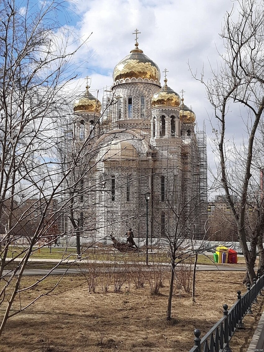 Москва, СВАО, Ростокино, новый храм в пойме реки Яуза