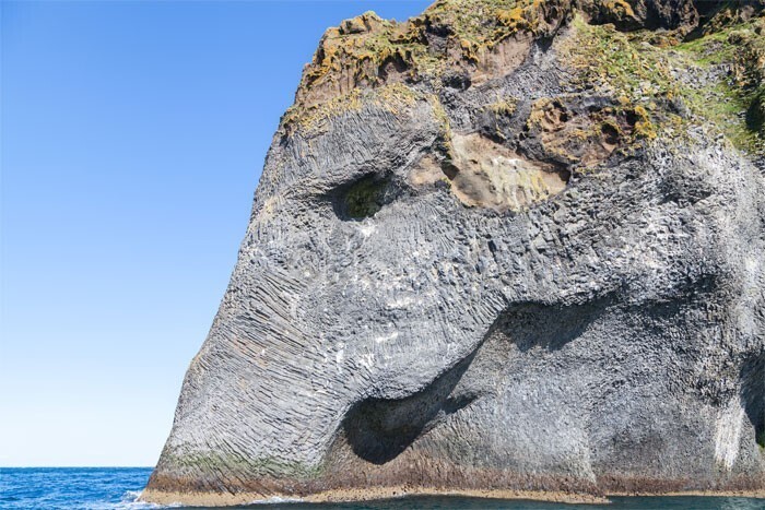 8. В Исландии есть гигантская скала в форме головы слона