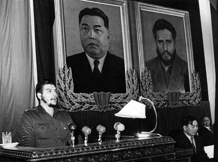 Че Гевара выступает с речью в Северной Корее, 1960 год.