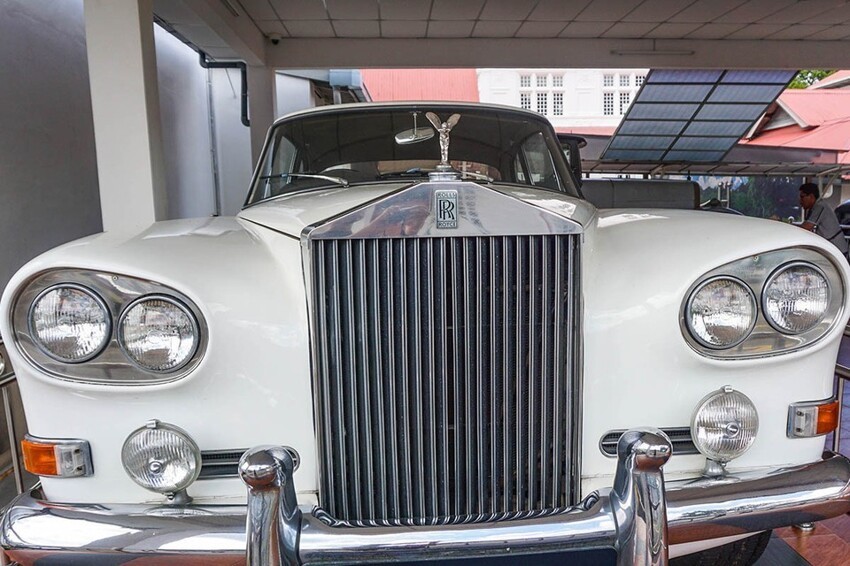 Московские реставраторы изуродовали уникальный Rolls-Royce как у Джона Леннона