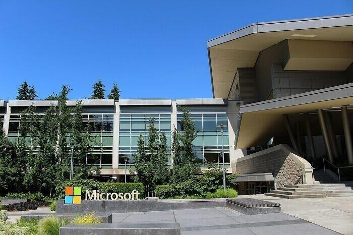 Офис Microsoft в Японии попробовал 4-дневную рабочую неделю в рамках одного проекта. Руководство выяснило, что производительность труда на одного работника выросла на 40% по сравнению с аналогичным периодом прошлого года