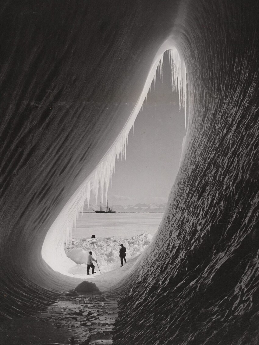 Грот в айсберге, 1911 г.