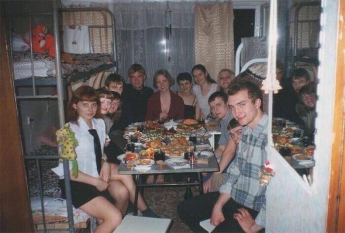 Студенты встречают Новый год, Россия, 90-е