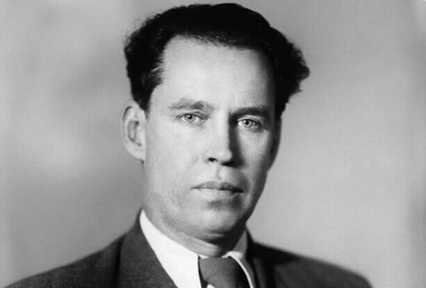 Как бело-сине-красный флаг чуть было не стал флагом РСФСР в 1950-х годах