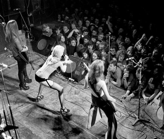 На концерте The Runaways, 1976 год, Англия.