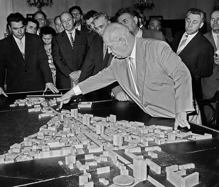 Как Хрущев решил жилищную проблему в СССР