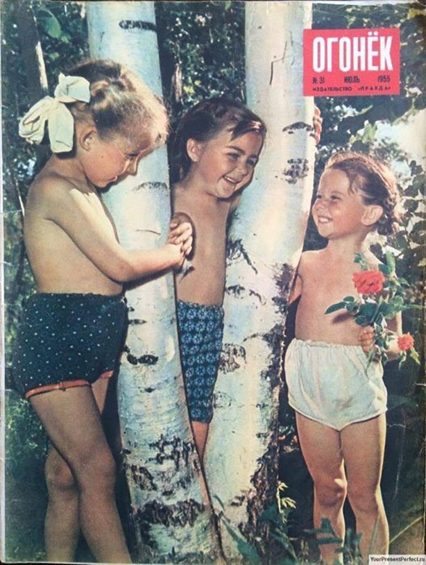Среди берёзок средней полосы. Обложка журнала «Огонёк», №31 июль 1955 г. Фотограф Борис Кузьмин. Название фото: "Подружки".
