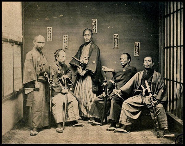 3. Воины-самураи. Снимок сделан в период между 1860 и 1880 годами