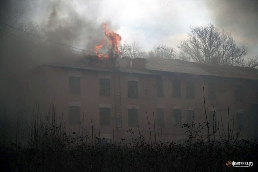 Возгорание соседнего здания