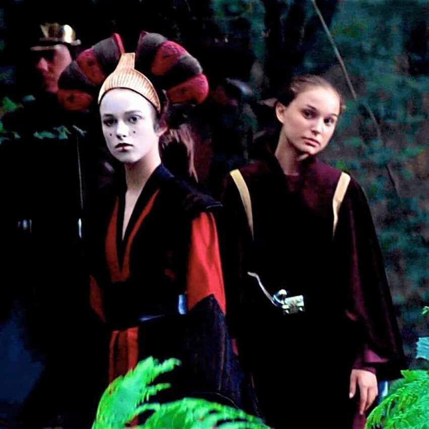 Кира Найтли и Натали Портман на съёмках фильма «Звёздные войны. Эпизод I: Скрытая угроза», 1999 год