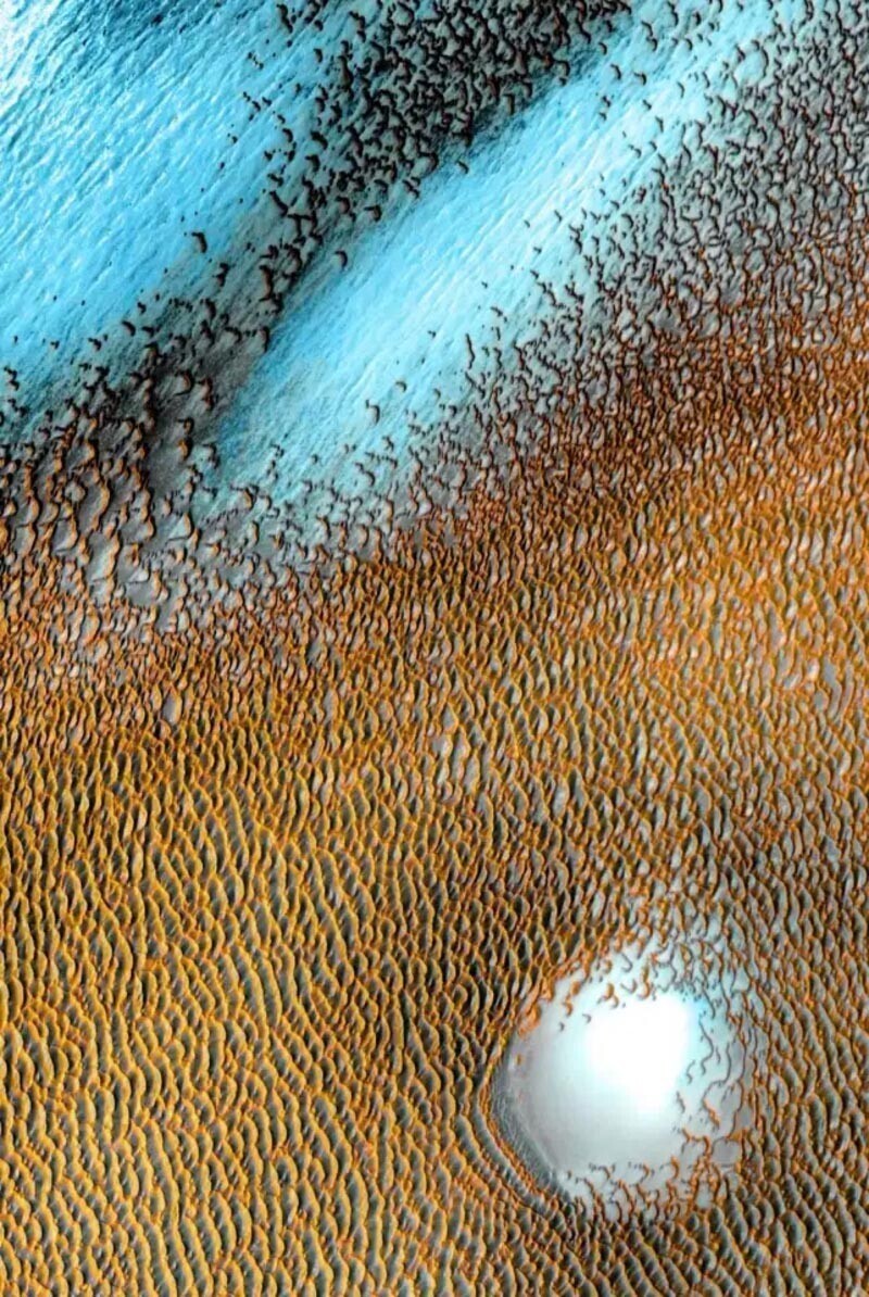 Потрясающее изображение «Море дюн» на Марсе