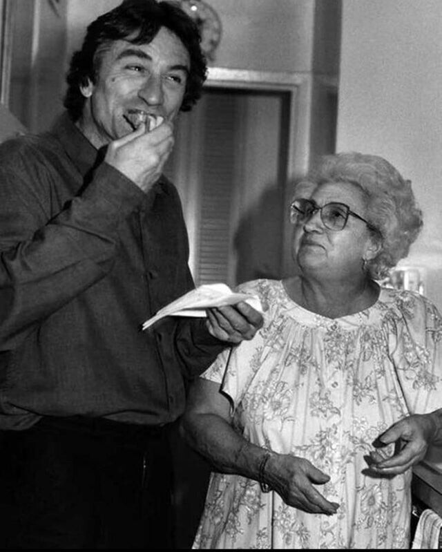18. Мать Мартина Скорсезе принесла поесть во время съемок фильма "Таксист", 1976 год