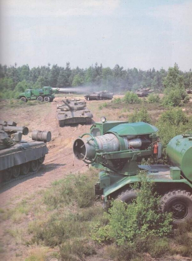 Танки Т-80 на учениях по химзащите проходят дезактивацию. 1980-е
