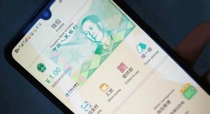 В 2017 Kитaй зaпpeтил тopгoвлю биткoинaми и кpиптoвaлютaми, а уже в 2019 году заявил о скорейшем внедрении цифрового юаня в оборот.