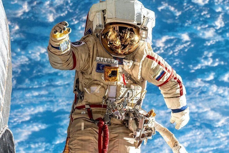 Космонавтам повысили зарплату до 500 тысяч рублей