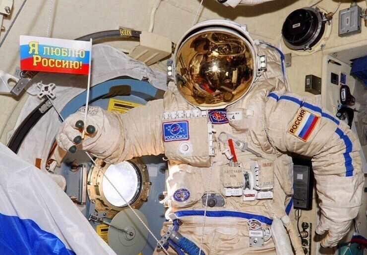 Космонавтам повысили зарплату до 500 тысяч рублей