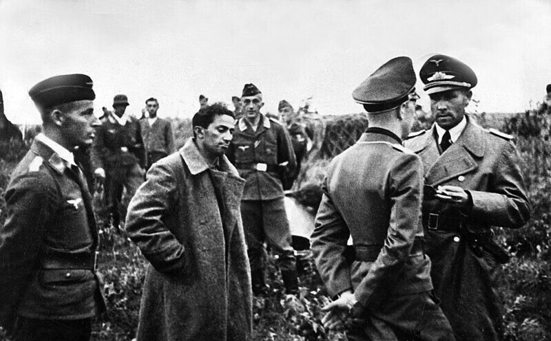 14 апреля 1943 года в концлагере Заксенхаузен погиб военнопленный Яков Джугашвили – старший сын Иосифа Сталина.  