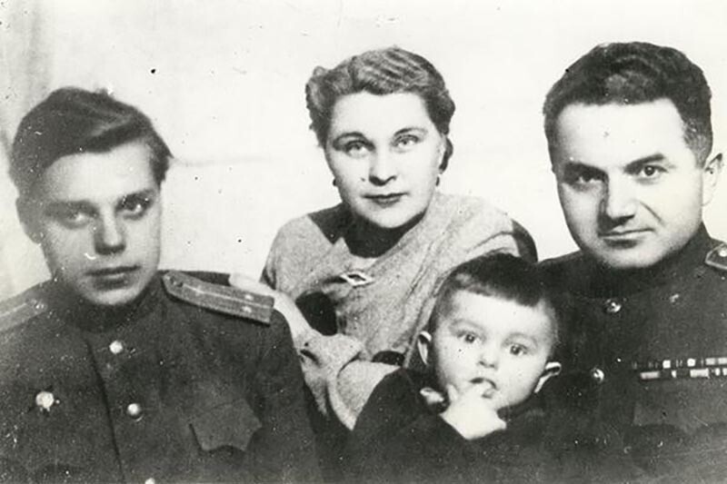 18 апреля 1950 года. Расстрелян — маршал "Худяков"-Ханферянц